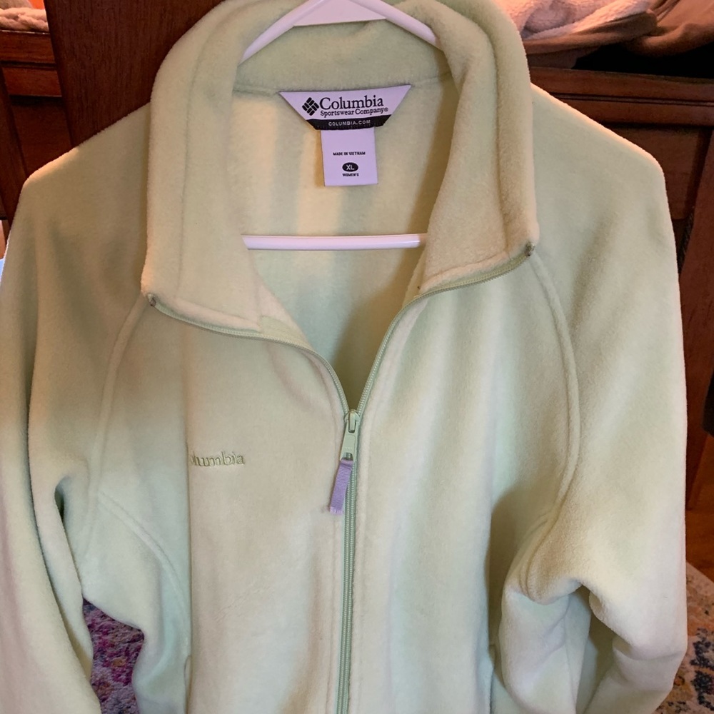 Columbia light green fleece jacket